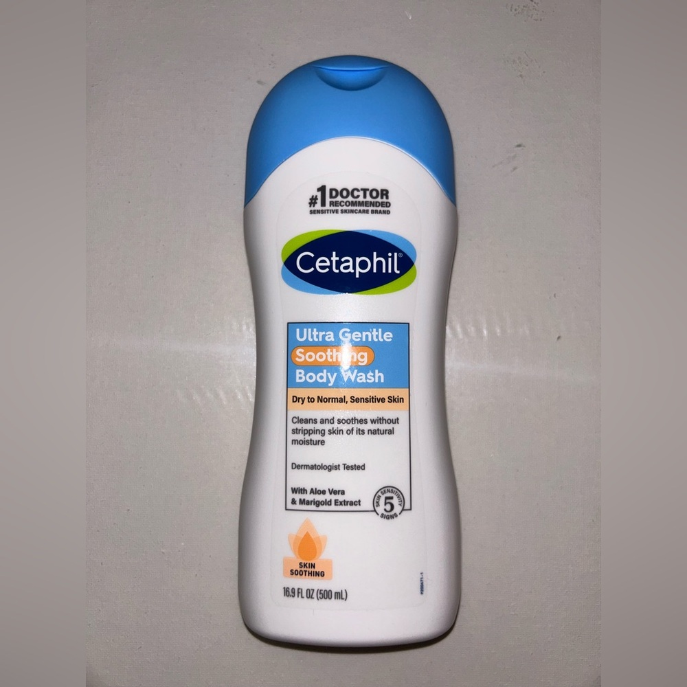 Cetaphil Ultra Gentle Soothing Body Wash for Kids — Blue & White